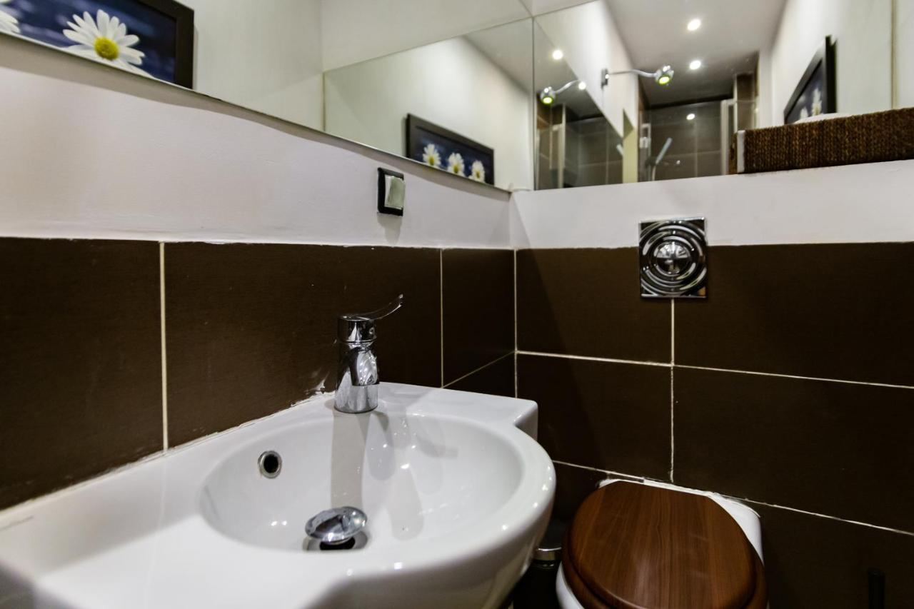 Lilly Apartment Main Train Station Old Town By The Castle Suites Kraków Exteriör bild